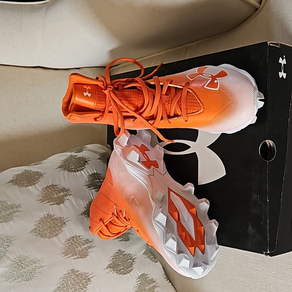 Under Armour football cleats - Picture 3 of 3
